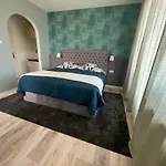 Hollik Apartmanhaz 4* Balatonfured