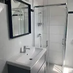Hollik Apartmanhaz 4*