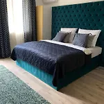 Hollik Apartmanhaz 4*