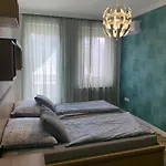 Hollik Apartmanhaz