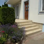 Hollik Apartmanhaz