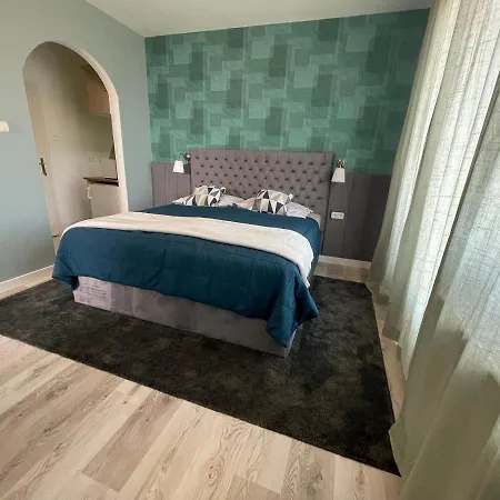 Hollik Apartmanhaz 3* Balatonfured