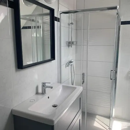Hollik Apartmanhaz 4*