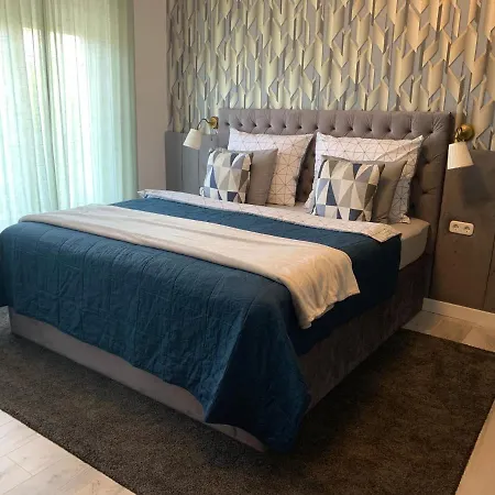 Hollik Apartmanhaz 3*