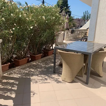 Hollik Apartmanhaz 3*