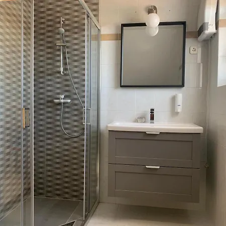 Hollik Apartmanhaz 4*