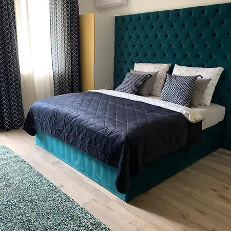 Hollik Apartmanhaz 3*
