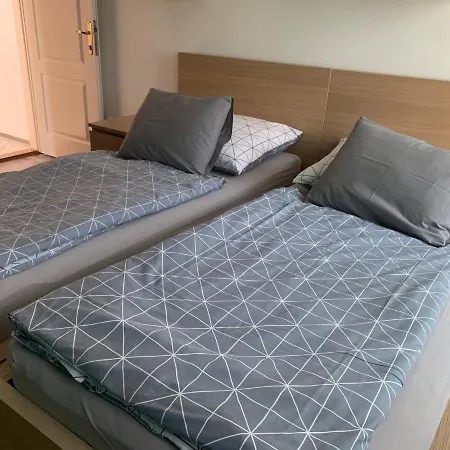 Hollik Apartmanhaz Aparthotel 4*