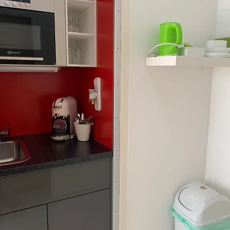Hollik Apartmanhaz 4*