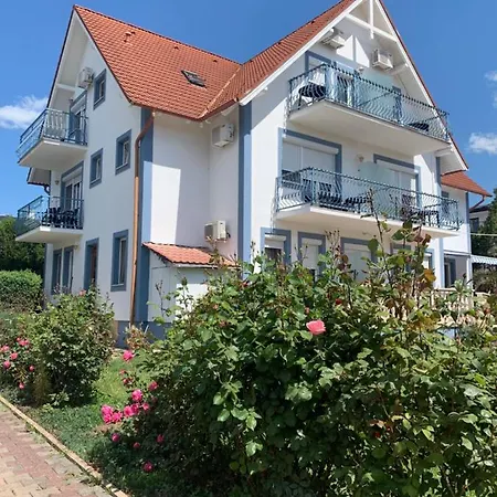 Hollik Apartmanhaz 4* Balatonfured