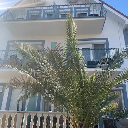 מלון דירות Hollik Apartmanhaz 4*