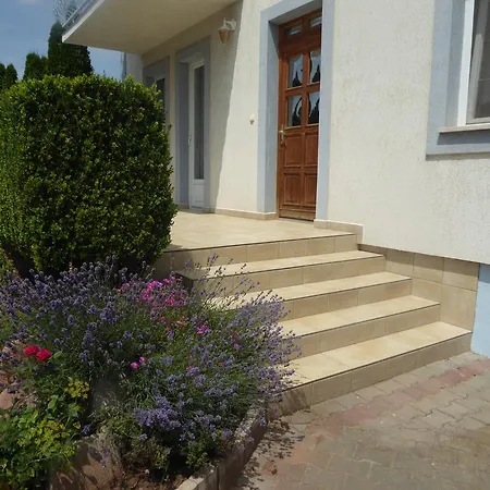 Hollik Apartmanhaz