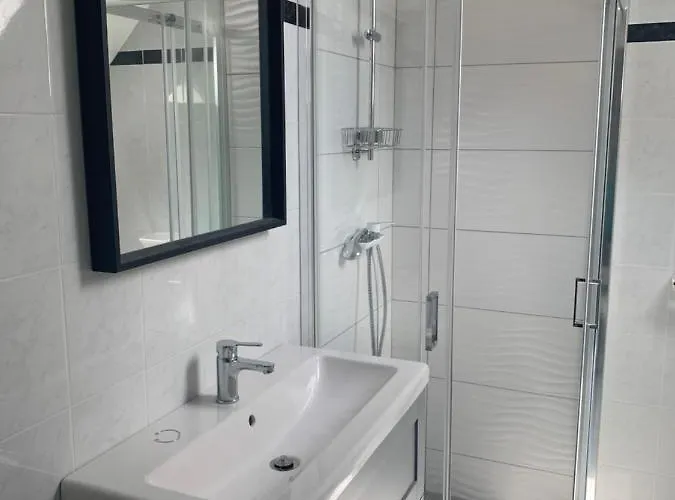 Hollik Apartmanhaz 4*