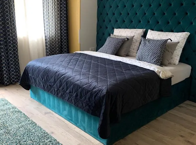 Hollik Apartmanhaz 4*