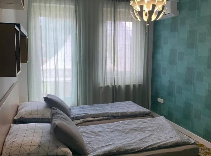 Hollik Apartmanhaz