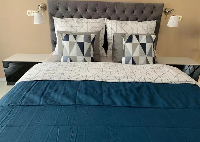 Hollik Apartmanhaz Апарт-отель 4*
